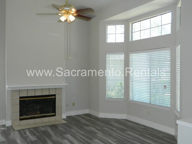 Building Photo - Wonderful Laguna Lake 3bd/2ba Home in Gate...