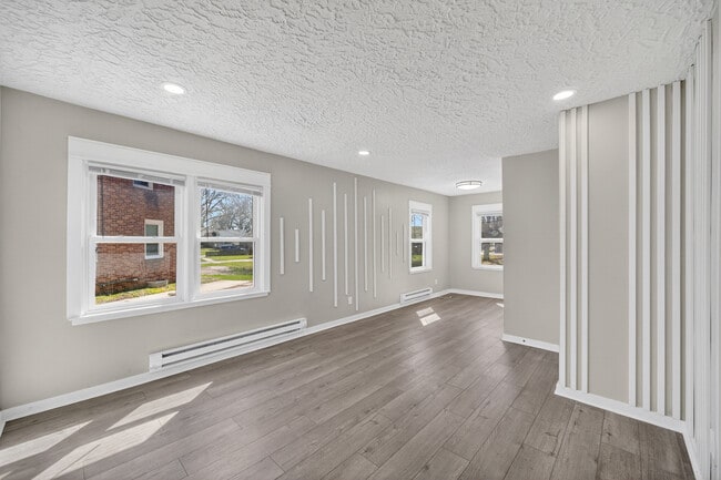 Building Photo - 1008 Kingman Cir