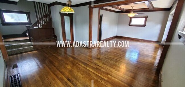 Foto del edificio - Amazing Historic Independence Home-Availab...