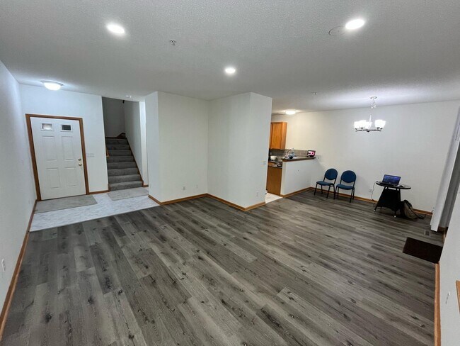 Foto del edificio - 5205 Holly Ln N