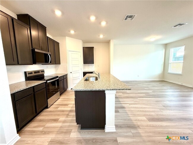 Building Photo - 433 Panther Pass