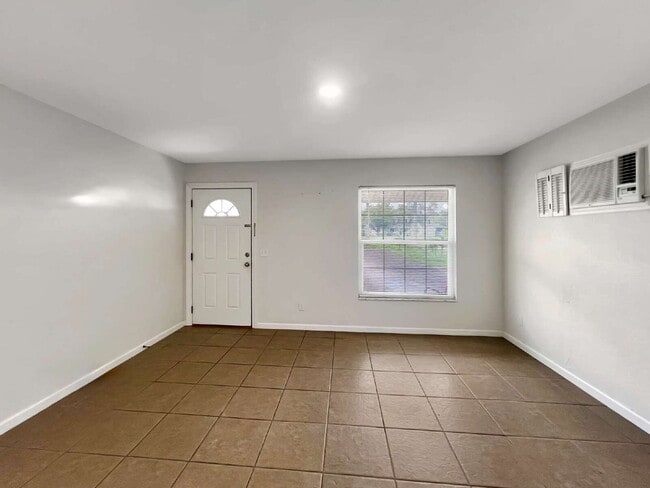 Building Photo - Spellbound in the Sunshine – Cozy 1BR with...