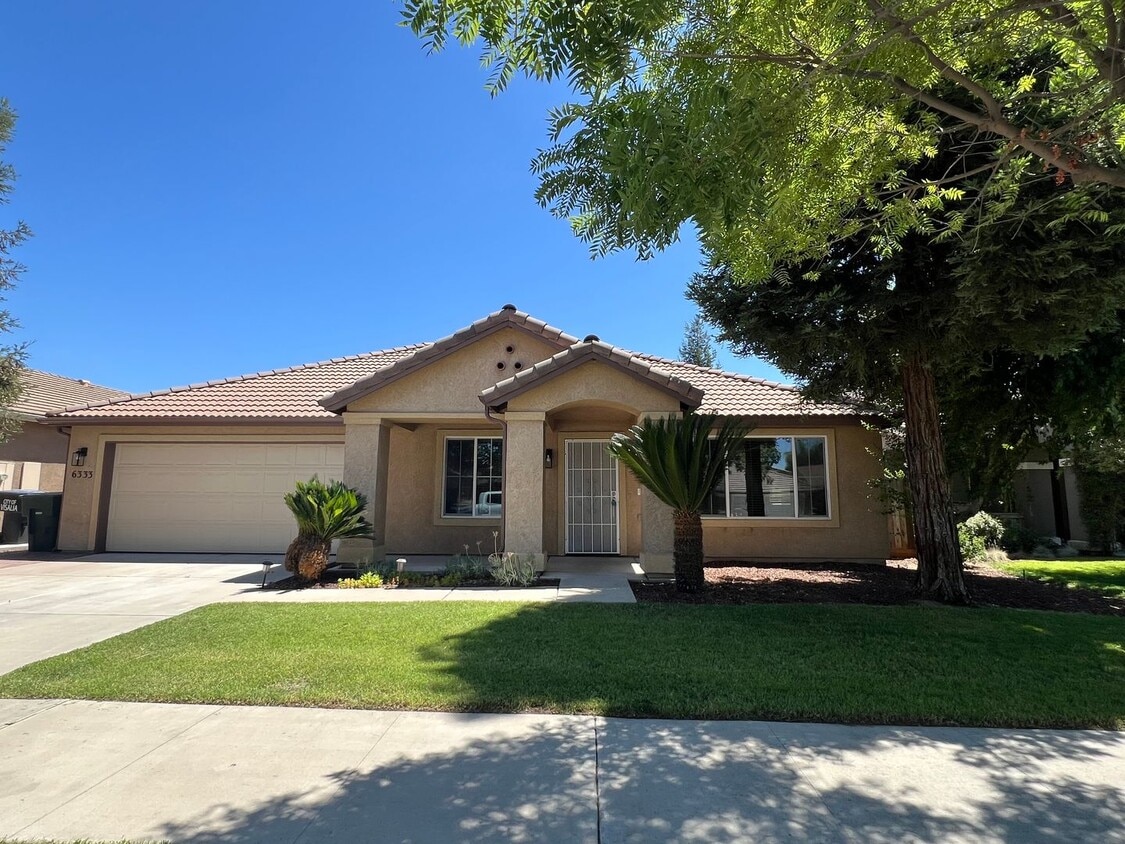 Primary Photo - 3 bedroom 2 bathroom in NW Visalia!