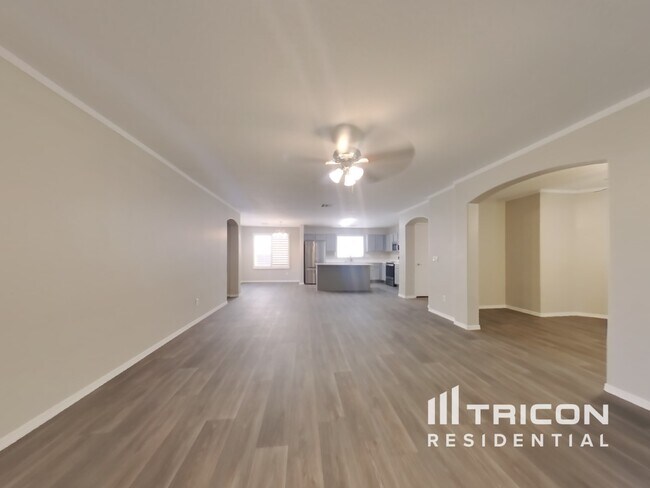 Foto del edificio - 44305 W McClelland Dr
