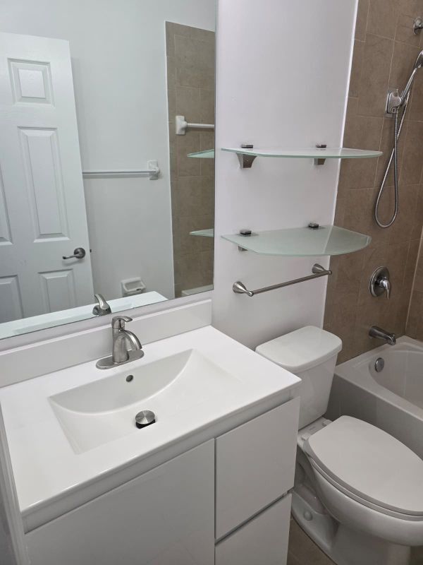 Building Photo - 134 SE 28th Ter