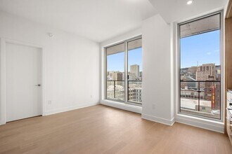 Building Photo - 1200 Rue Drummond