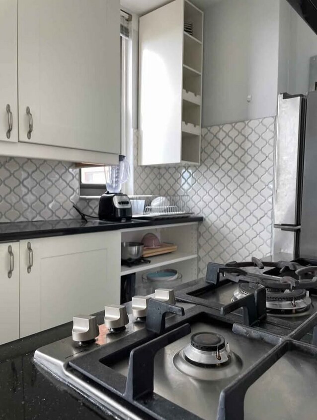 Great kitchen to work in with under cabinet lights - 1021 Arlington Blvd