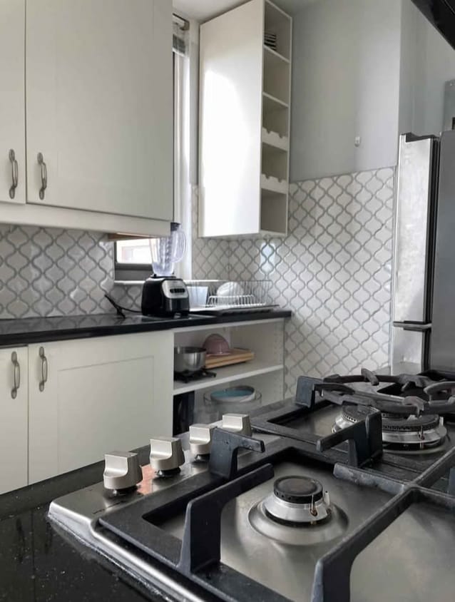 Great kitchen to work in with under cabinet lights - 1021 Arlington Blvd