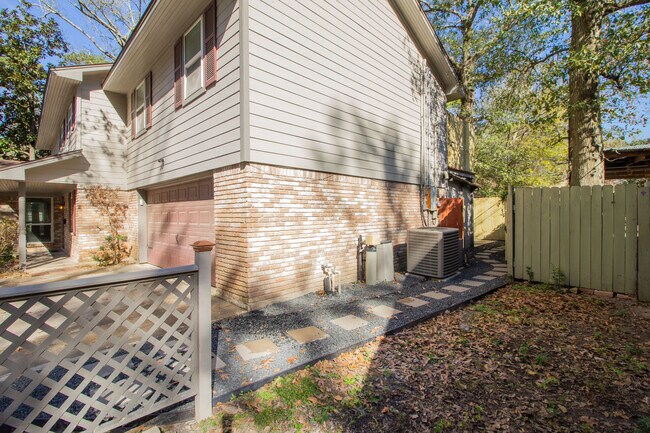 Building Photo - 7 Woody Creek Dr