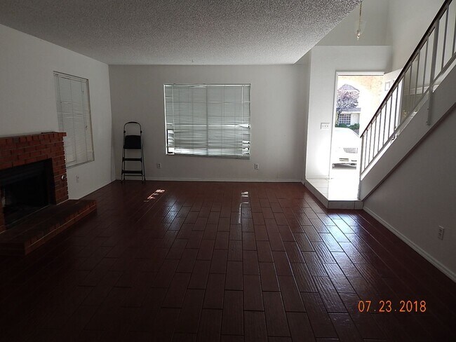 Foto del edificio - Beautiful Large 3 Bedroom PLUS Loft Near S...