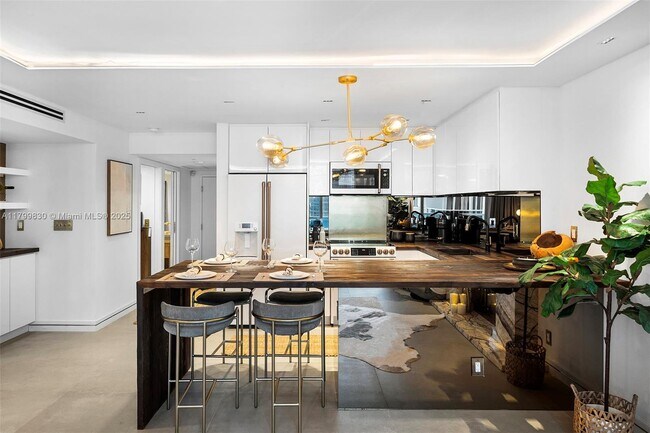 Building Photo - 2301 Collins Ave