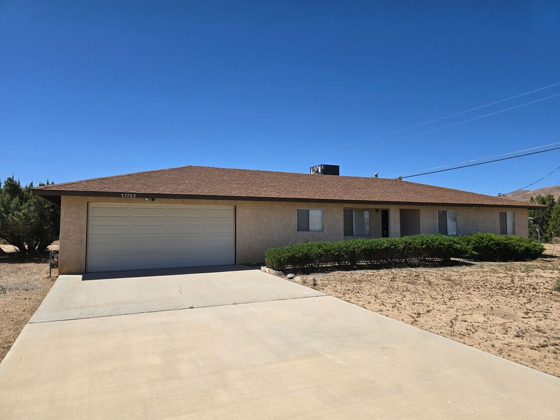 Foto principal - Corner lot home, super clean!