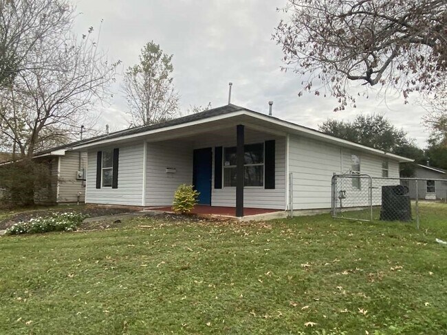 Building Photo - 2002 Pannell St