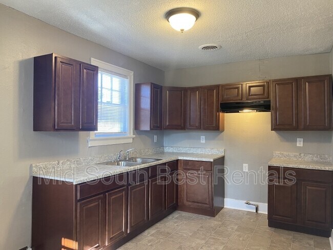 Foto del edificio - 2319 Riley Ave