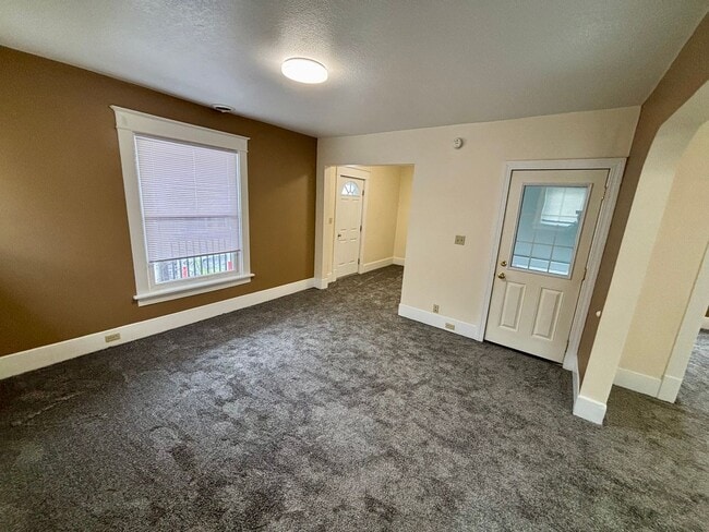 Building Photo - 306/308w2nd