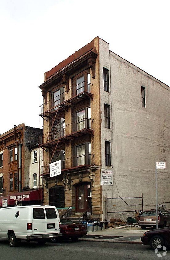 Building Photo - 323 Schermerhorn St