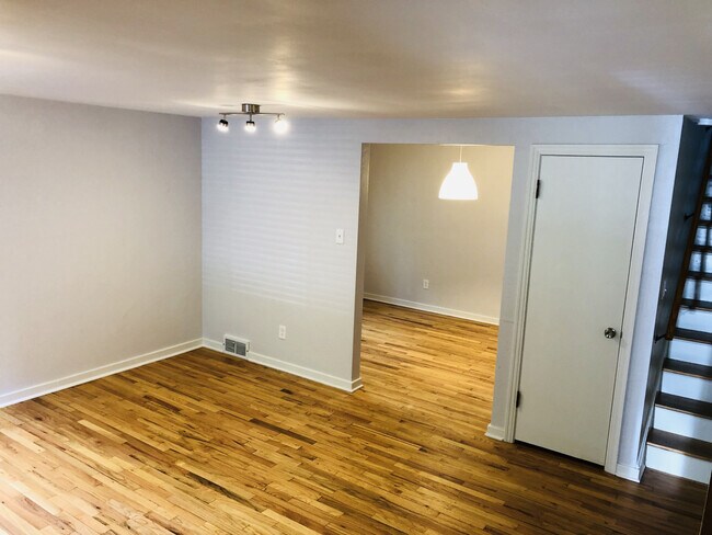 Building Photo - 505 Allenby Ave