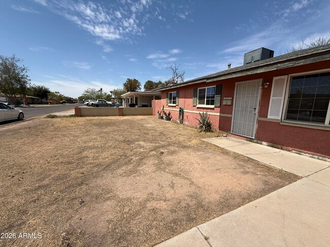 Building Photo - 2732 W Luke Ave