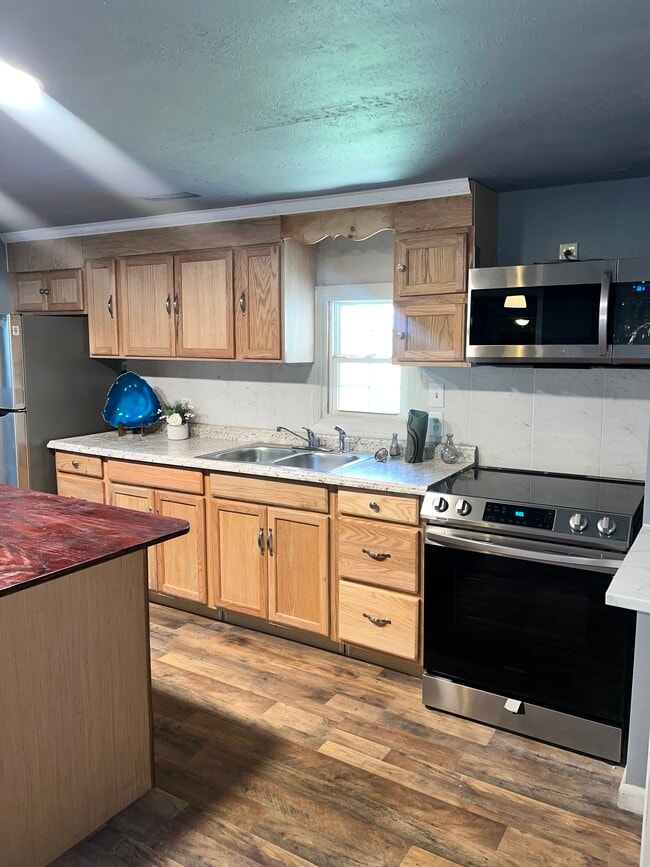 Building Photo - 415 Fisher Dr