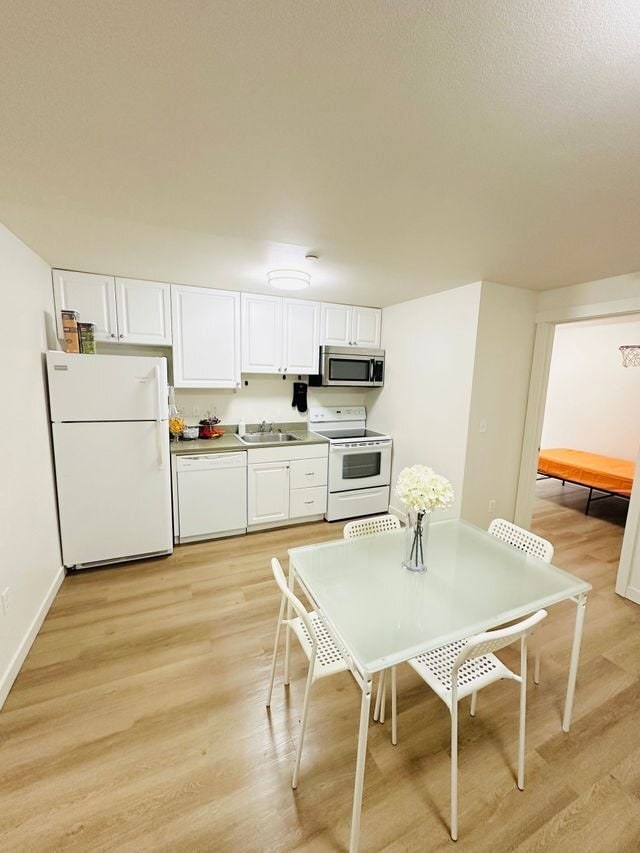 Photo - 4215 9th Ave NE (Seattle, WA) Apartment