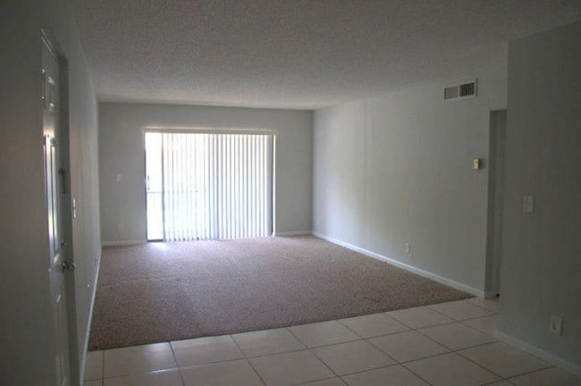 Building Photo - 9960 Pineapple Tree Dr