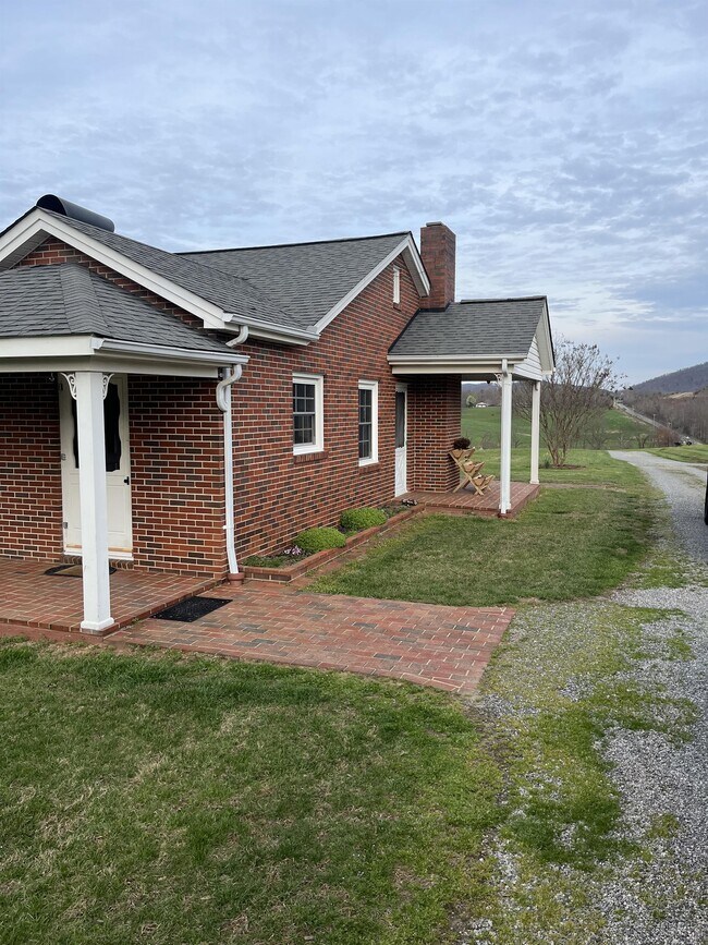 Building Photo - 4575 Dale Farm Rd