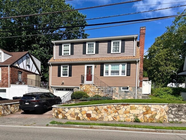 Building Photo - 469 Appleton St