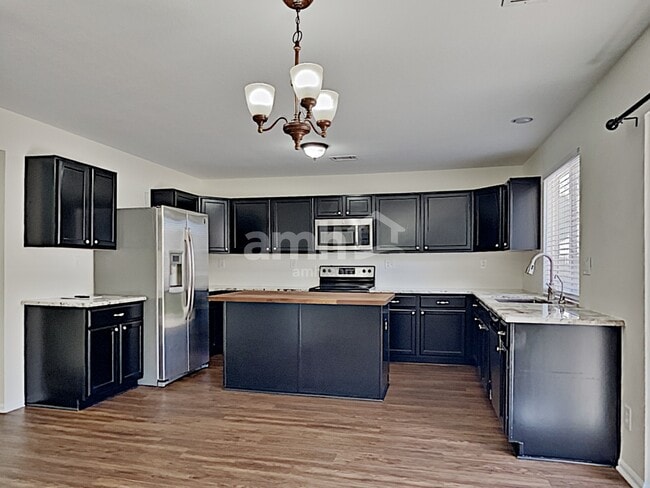 Building Photo - 9762 Chambers Dr