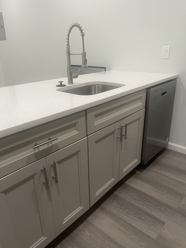 Kitchen and quartz counter - 3761 N 18th St