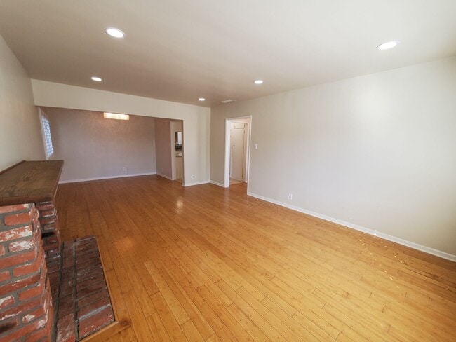 Building Photo - 3213 180th St