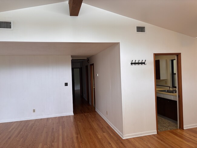 Building Photo - 920 Wesley Rd NW