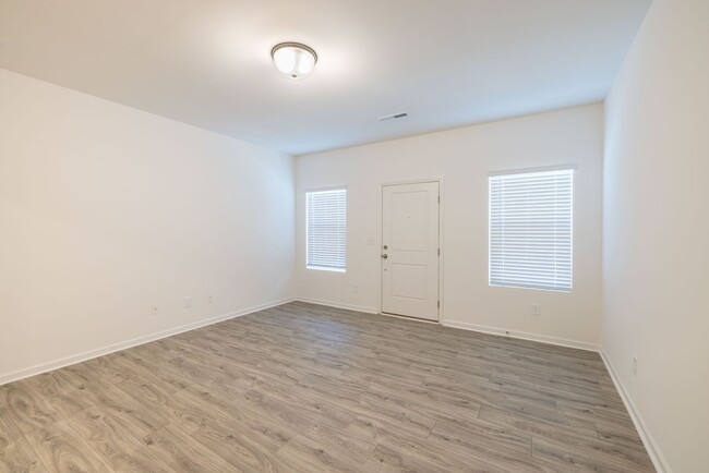 Foto del edificio - 1 Year Old 2-Bedroom Townhome in Lowell (M...