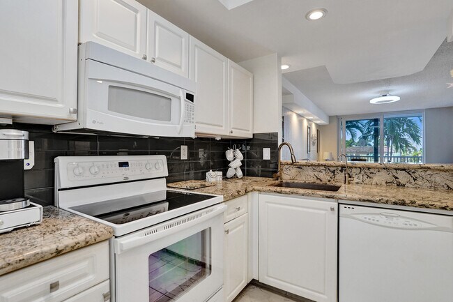 Building Photo - 1391 S Ocean Blvd