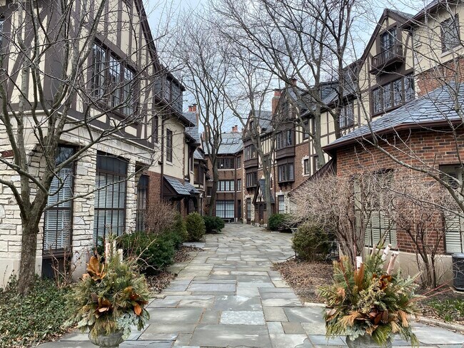 Building Photo - 551 Hill Terrace