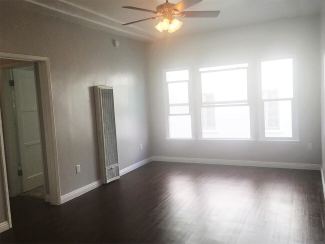 Foto del edificio - 921 S Serrano Ave