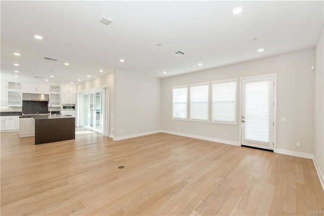 Building Photo - 61 Einstein Wy