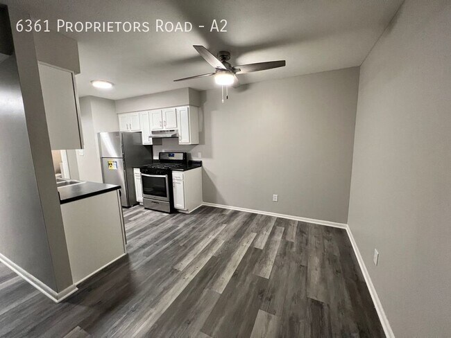 Building Photo - Worthington- Two Bedroom Garden Apartment