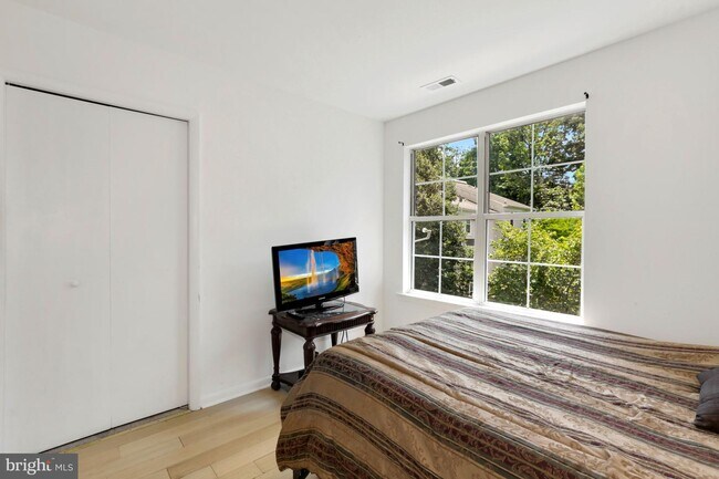Building Photo - 10239 Cove Ledge Ct