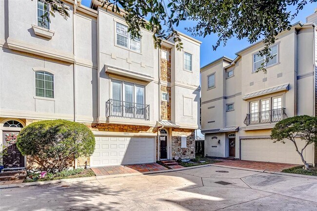 Building Photo - 8802 Lakeshore Bend Dr