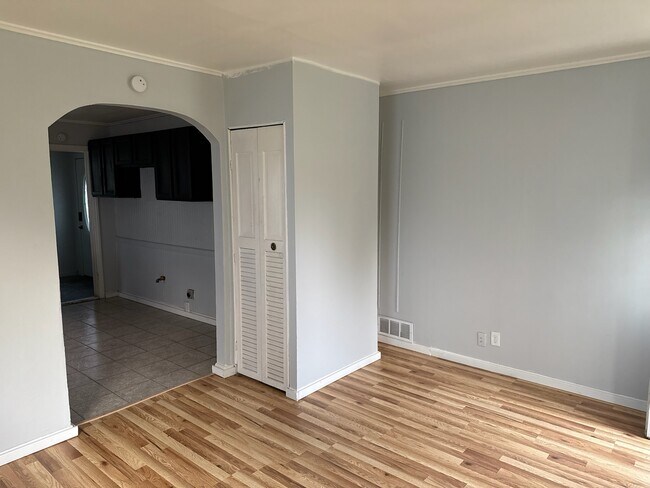 Foto del edificio - 4521 Victory Ave