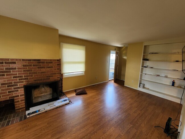 Building Photo - 3724 Woodstock St
