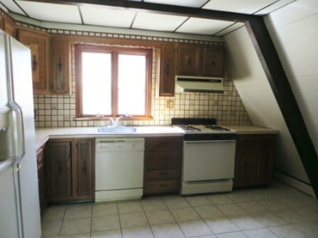 kitchen - 15 Lake Catalpa Rd