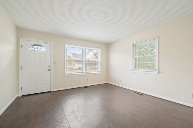 Foto del edificio - 721 Mayfield Ave