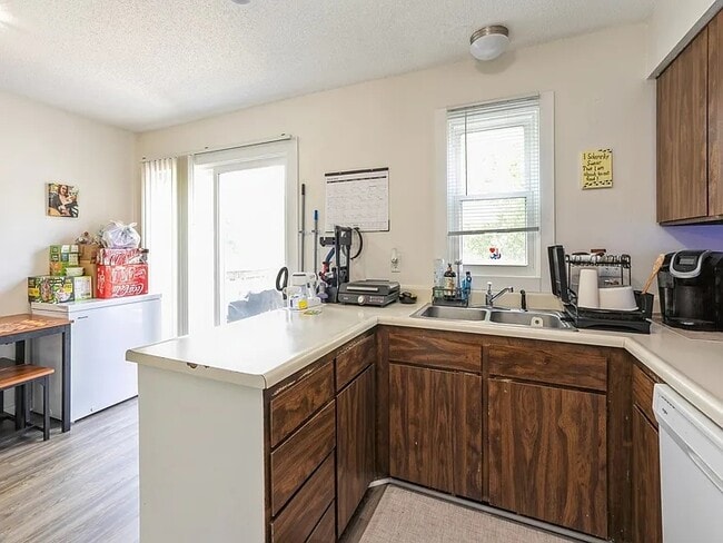 Building Photo - 1012 W 1st Ave