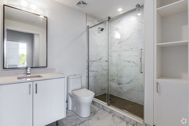 1BR + Den, 1BA - 561PC - Salle de bain - Bloom