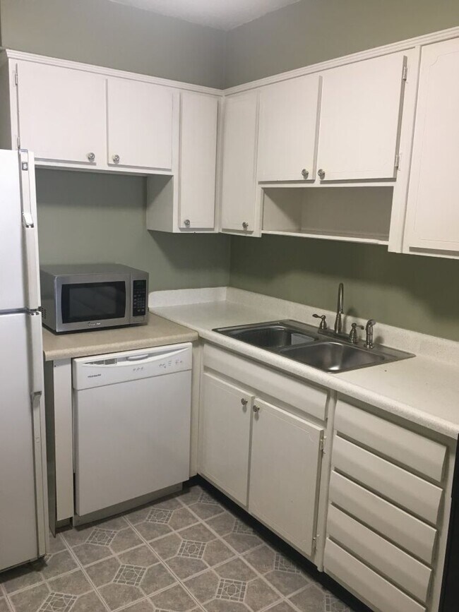 Foto del edificio - West End Condo