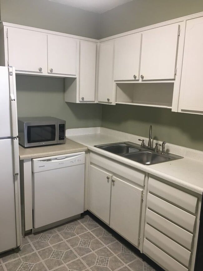 Building Photo - West End Condo