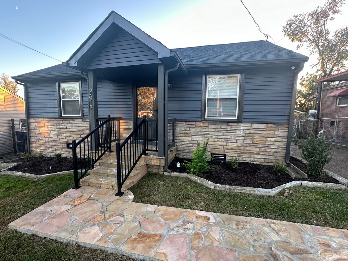 Foto principal - Gorgeous Fully-Remodeled 3BR/2BA home in N...