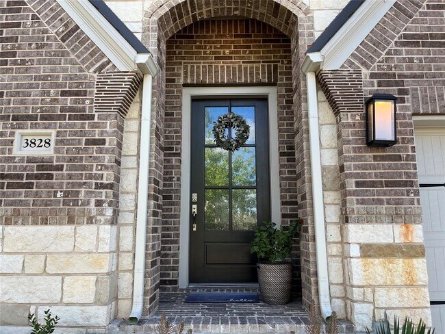 Building Photo - 3828 Mercer Rd
