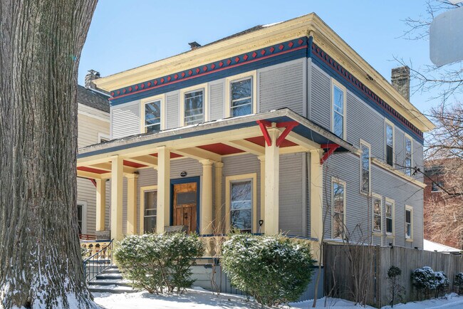 Foto del edificio - 1946 Orrington Ave